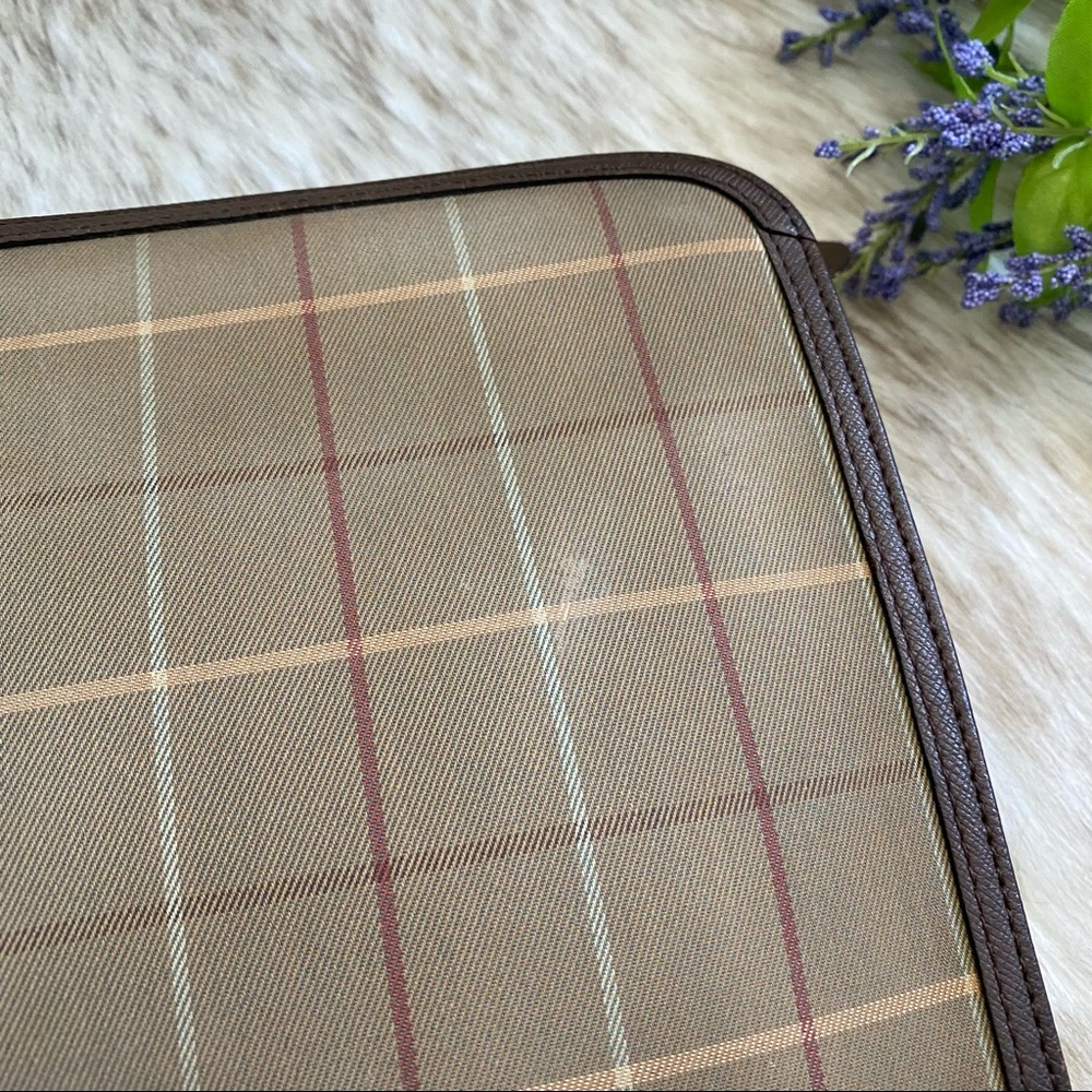 Burberry Vintage Clutch - Picture 4 of 12